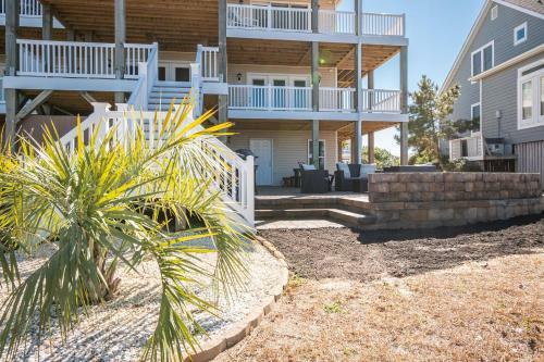 Kings Lynn Inn By Oak Island Accommodations