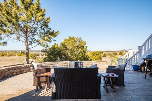 Kings Lynn Inn By Oak Island Accommodations