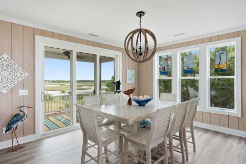 Kings Lynn Inn By Oak Island Accommodations