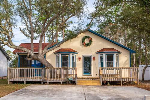 Island Hideaway By Oak Island Accommodations