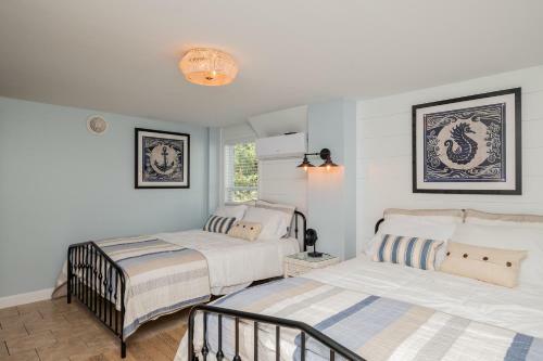 Sawyers Shore Shack By Oak Island Accommodations