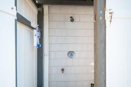 Sawyers Shore Shack By Oak Island Accommodations