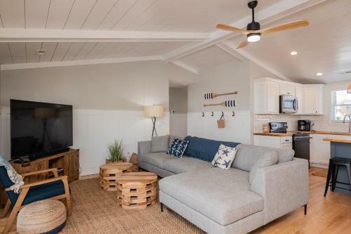 Sawyers Shore Shack By Oak Island Accommodations
