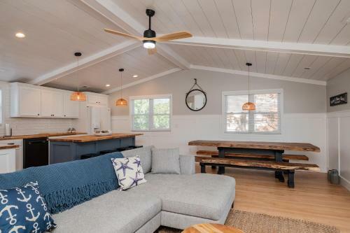 Sawyers Shore Shack By Oak Island Accommodations