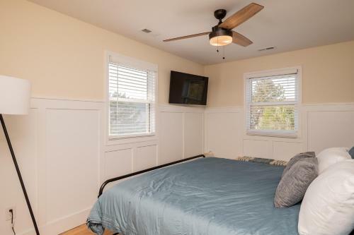 Sawyers Shore Shack By Oak Island Accommodations