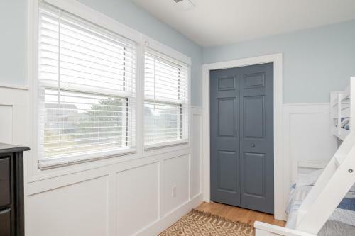 Sawyers Shore Shack By Oak Island Accommodations