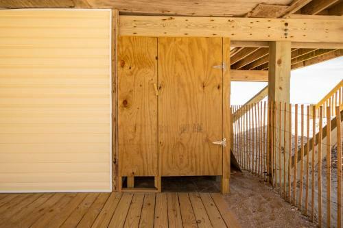 Dip Inn By Oak Island Accommodations