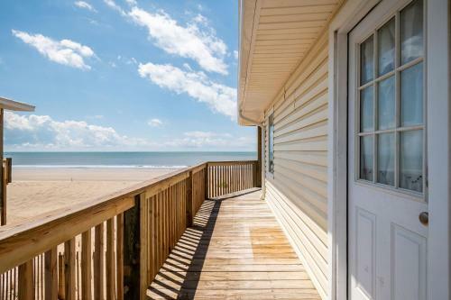 Dip Inn By Oak Island Accommodations