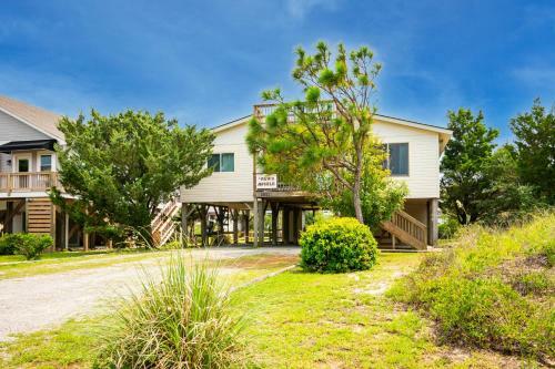 Paws Awhile By Oak Island Accommodations