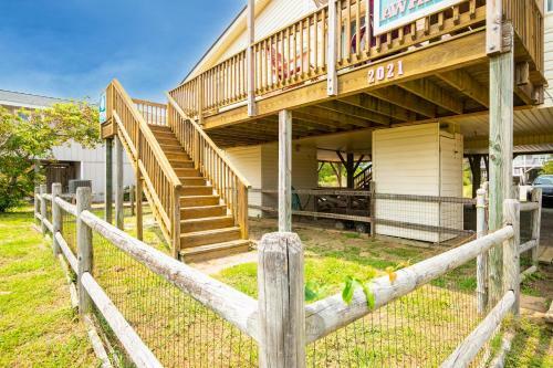 Paws Awhile By Oak Island Accommodations
