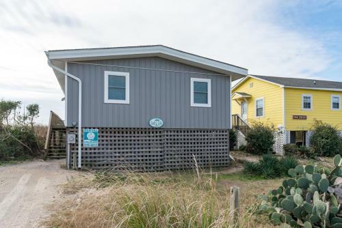 Salt Life By Oak Island Accommodations