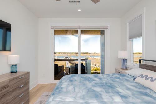 Golden Hour By Oak Island Accommodations
