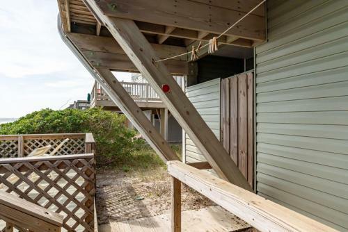 Paradise On Poles By Oak Island Accommodations
