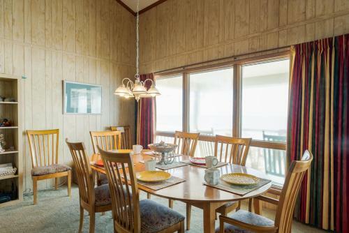Paradise On Poles By Oak Island Accommodations