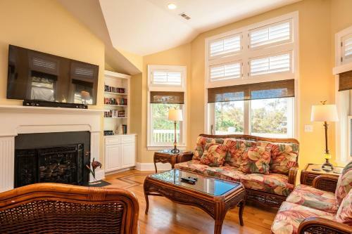 Rey Del Mar By Oak Island Accommodations