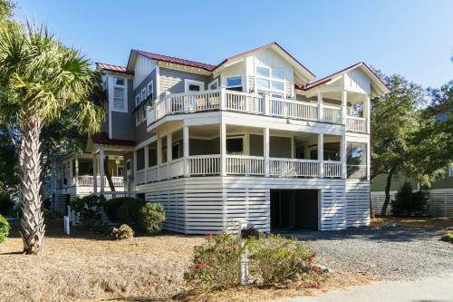 Rey Del Mar By Oak Island Accommodations