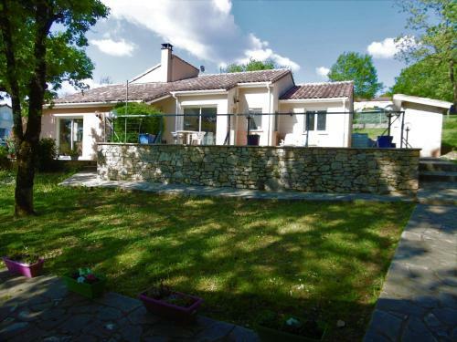 Charmant Chalet En Bois �quip� Confortablement
