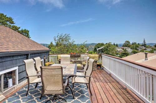 Lovely North Bend Home With Rooftop Deck And View