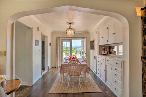 Lovely North Bend Home With Rooftop Deck And View
