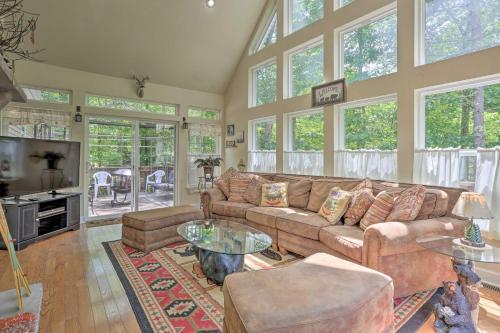 Spacious Lackawaxen Retreat With Shared Pool!
