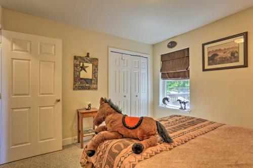 Spacious Lackawaxen Retreat With Shared Pool!