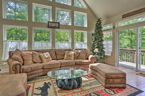 Spacious Lackawaxen Retreat With Shared Pool!