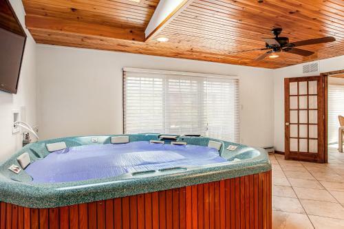 Pocono Pines Palace