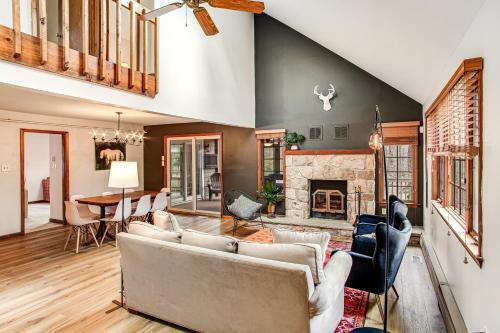 Pocono Pines Palace