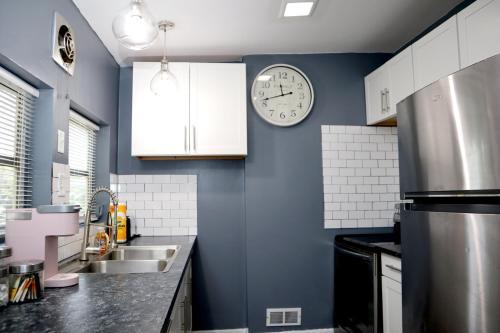 Apartamento The Cozy Getaway *private Backyard*