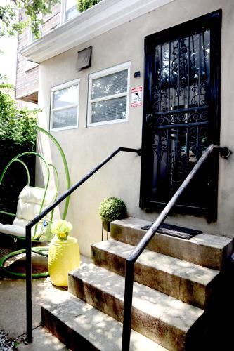 Apartamento The Cozy Getaway *private Backyard*