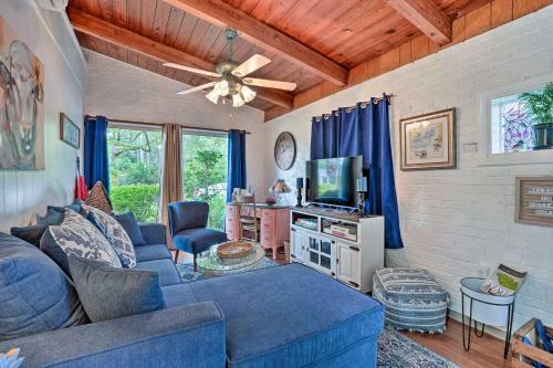 Cottage With Pool Access Less Than Half-mi To Golfing!