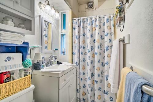 Cottage With Pool Access Less Than Half-mi To Golfing!