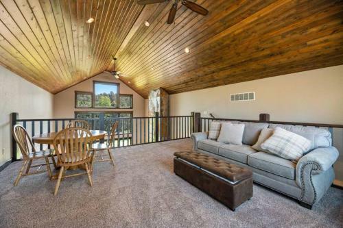 Sunrise Pines- Executive Suites & Private Baths