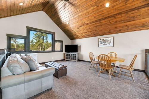 Sunrise Pines- Executive Suites & Private Baths