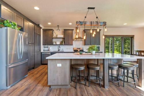 Sunrise Pines- Executive Suites & Private Baths