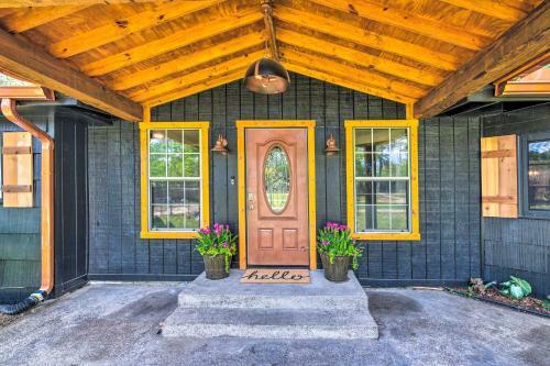 Upscale Dickinson Getaway With Yard On 1 Acre!