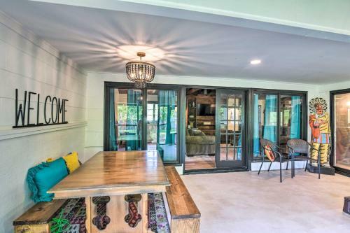 Upscale Dickinson Getaway With Yard On 1 Acre!