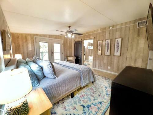 Charming Riverfront Home - Casa Topo @ Sparrowbend
