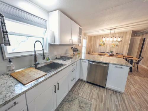 Charming Riverfront Home - Casa Topo @ Sparrowbend
