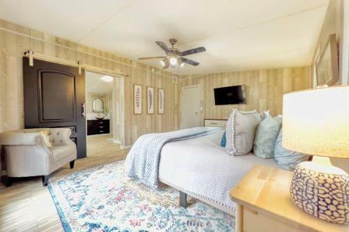 Charming Riverfront Home - Casa Topo @ Sparrowbend