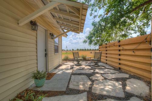 Cozy Combo! Fire Pit, Bbq, Ping Pong And Cornhole!