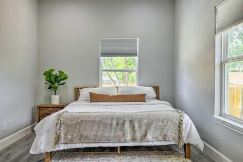 Stylish San Antonio Hideaway With Cowboy Pool!