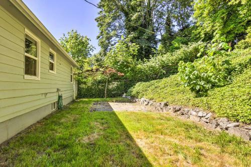 Scenic Bremerton Getaway With Spacious Deck!