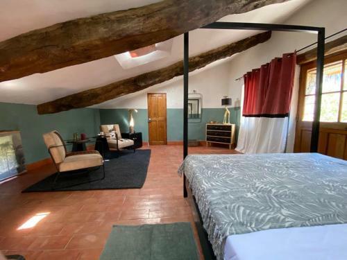 Hostal La Tour Des Baronnies