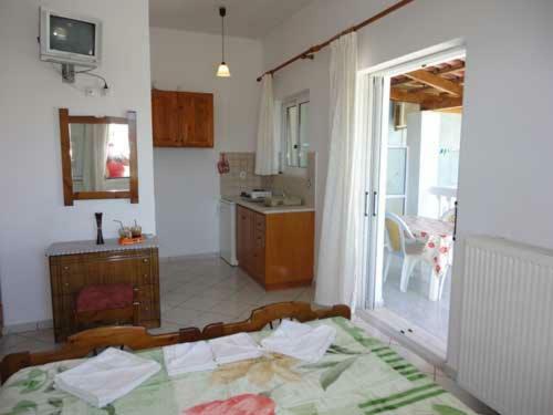 Lazanis Studios Apartments