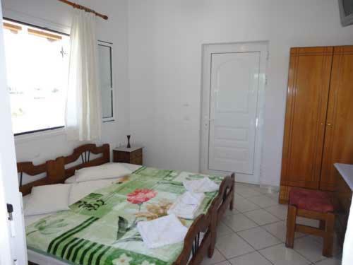Lazanis Studios Apartments