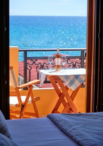 Hostal Houmis Apts & Studios