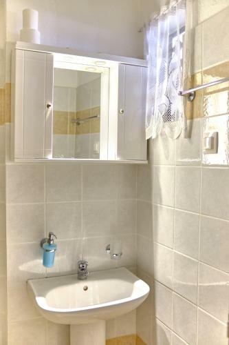 Hostal Houmis Apts & Studios