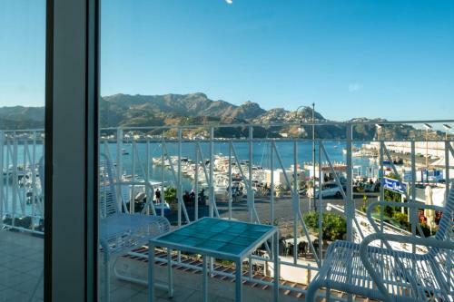 Hostal La Sirena Rooms