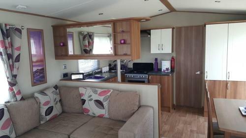 Dees Caravan Lettings Kingfisher Elm 481